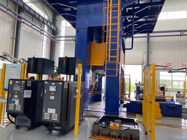 成型碳纖維<a href='http://m.beijingtjd.com/p_mowenji.html' class='body-link'>模溫機</a>